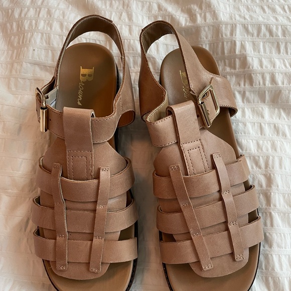 BRAND NEW, NEVER WORN fisherman sandals from Browns. In excellent conditon. - Picture 3 of 5